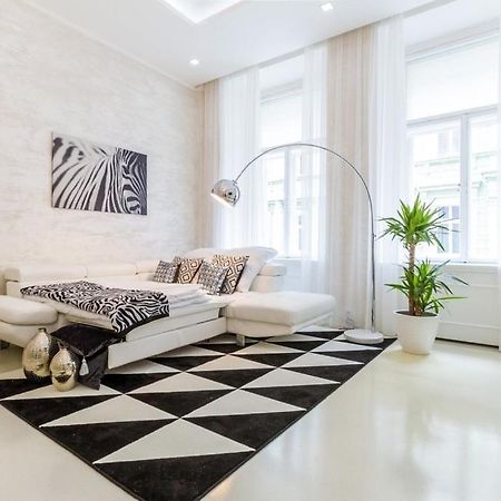 Stylish Apartment 5 Minutes Walk From City Center Prag Eksteriør billede