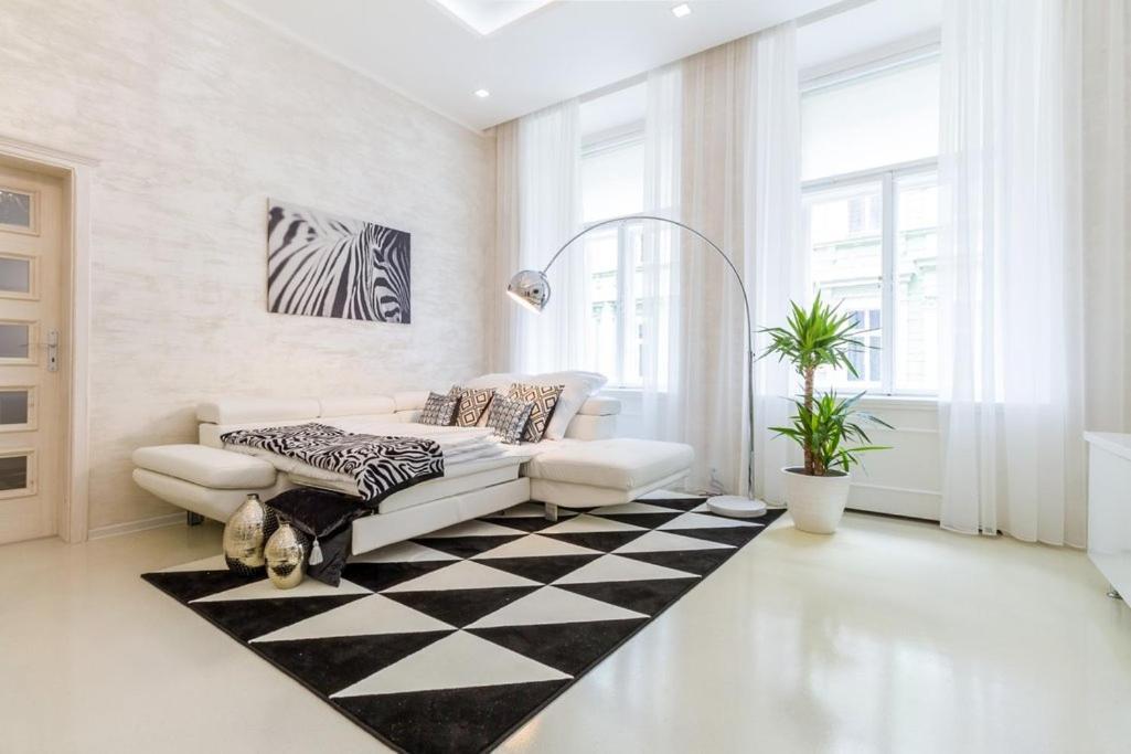 Stylish Apartment 5 Minutes Walk From City Center Prag Eksteriør billede