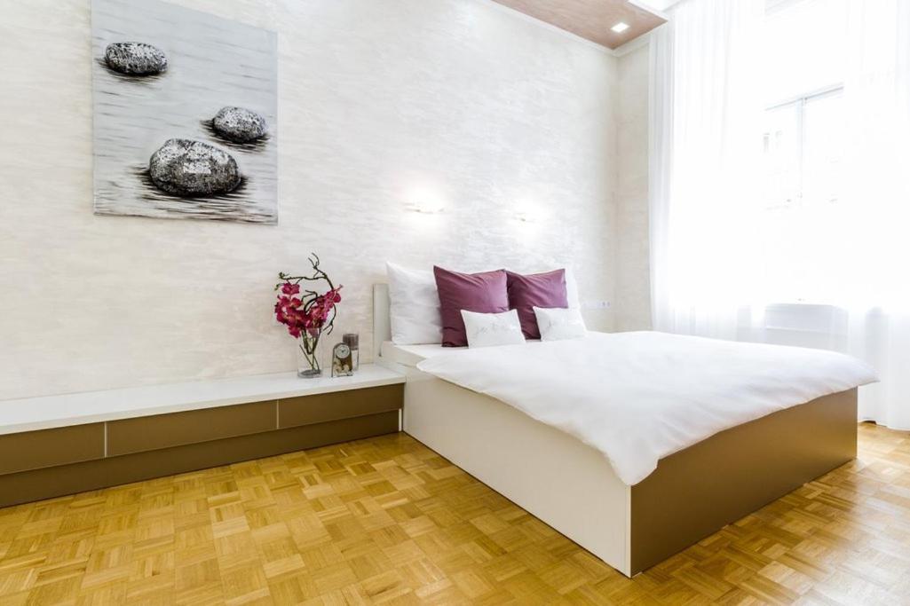 Stylish Apartment 5 Minutes Walk From City Center Prag Eksteriør billede