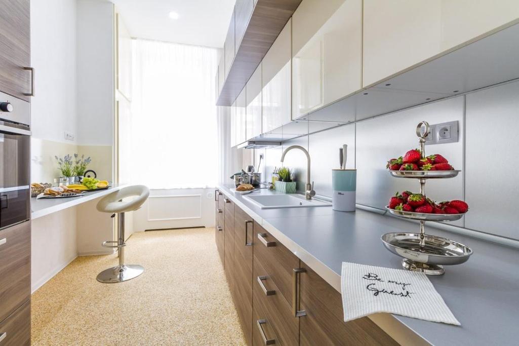 Stylish Apartment 5 Minutes Walk From City Center Prag Eksteriør billede