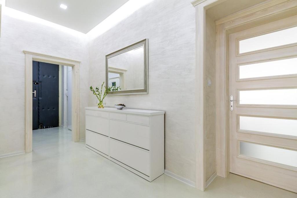 Stylish Apartment 5 Minutes Walk From City Center Prag Eksteriør billede