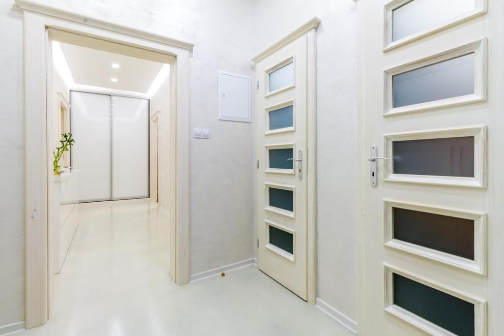 Stylish Apartment 5 Minutes Walk From City Center Prag Eksteriør billede