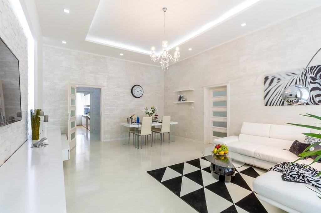 Stylish Apartment 5 Minutes Walk From City Center Prag Eksteriør billede