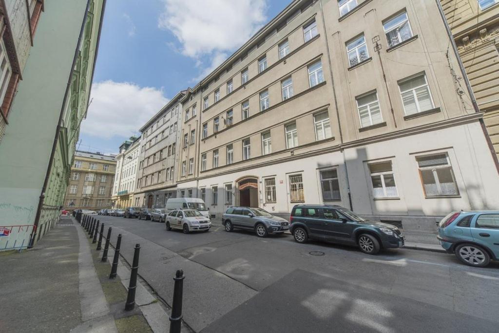 Stylish Apartment 5 Minutes Walk From City Center Prag Eksteriør billede