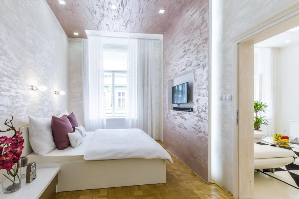 Stylish Apartment 5 Minutes Walk From City Center Prag Eksteriør billede