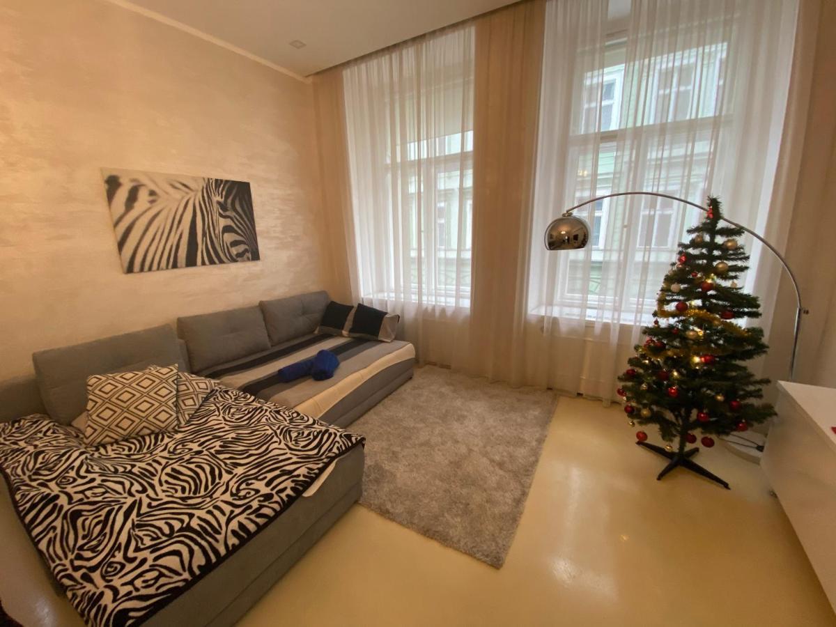 Stylish Apartment 5 Minutes Walk From City Center Prag Eksteriør billede